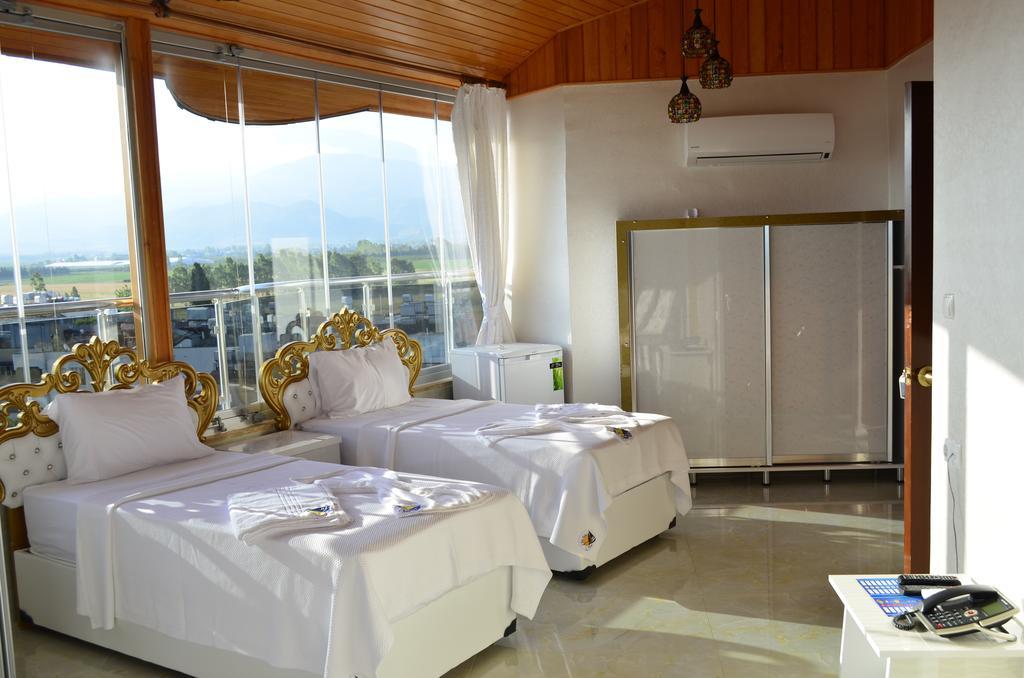 Alev Palace Otel Arsuz Habitación foto