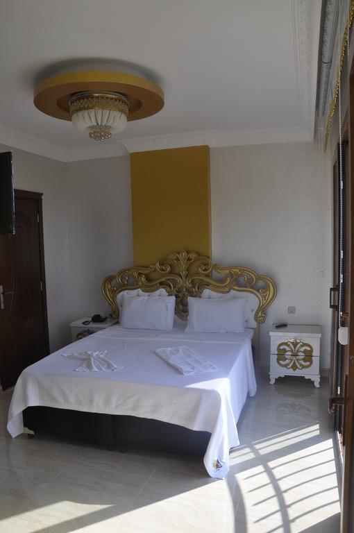 Alev Palace Otel Arsuz Habitación foto