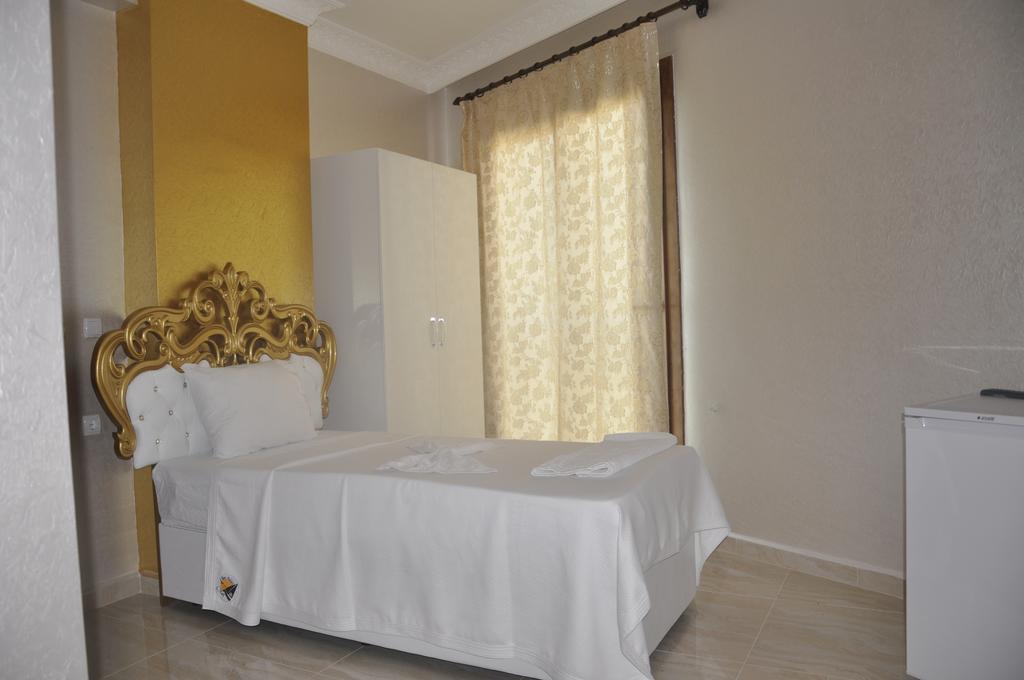 Alev Palace Otel Arsuz Habitación foto
